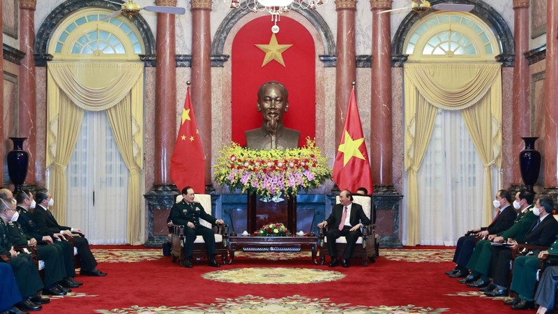 President Nguyen Xuan Phuc and Chinese Defence Minister Wei Fenghe (Photo: VNA)