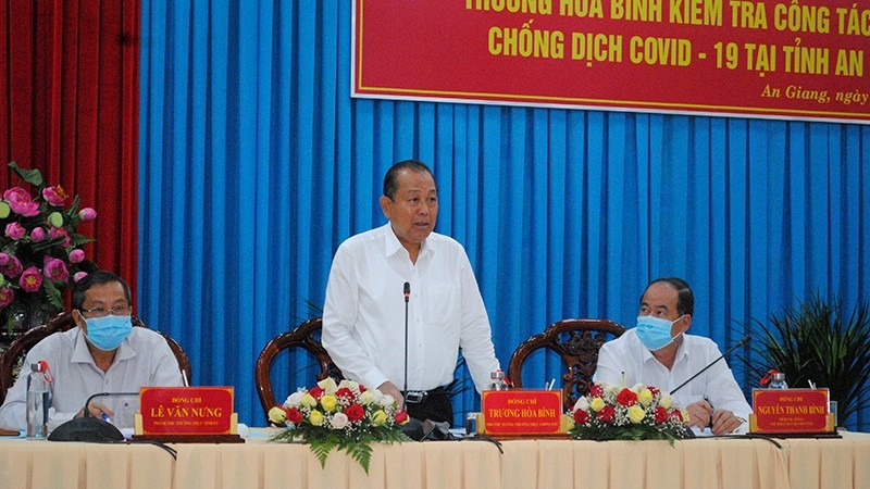 Deputy Prime Minister Truong Hoa Binh urges An Giang Province to resolutely handle illegal entry and exit seriously. (Photo: NDO/Tran Thanh Dung)