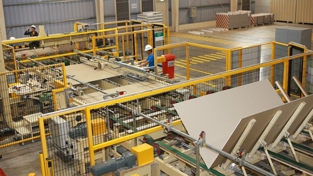 A production line for plasterboard production at a factory of Knauf Hai Phong Co Ltd, fully invested by Germany. (Photo: VNA)