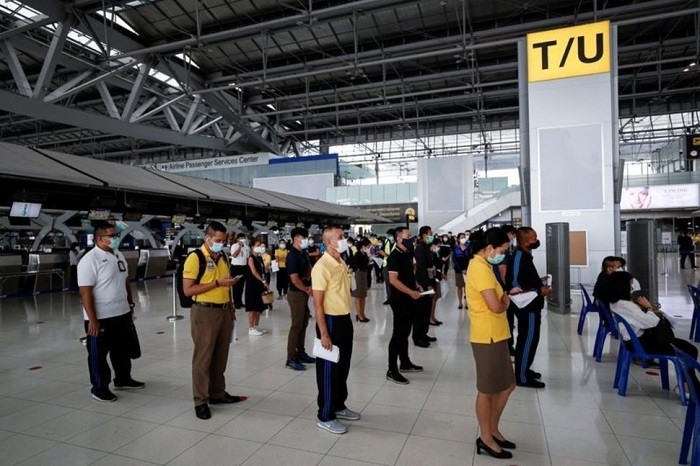 People line up to receive their vaccine against the coronavirus disease (COVID-19) at Suvarnabhumi airport in Bangkok, Thailand April 28, 2021. (File photo: Reuters)