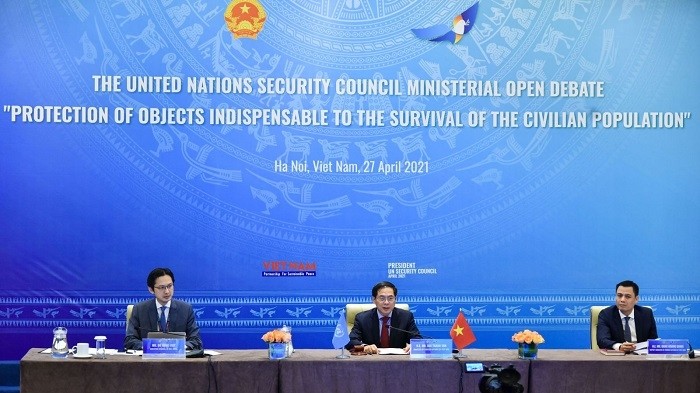 Foreign Minister Bui Thanh Son (C), as Chair of the UN Security Council for April, presided over an open debate of the council on “Protection of Objects Indispensable to the Survival of the Civilian Population”, Hanoi, April 27, 2021.