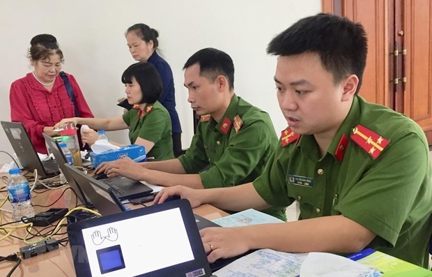 Hanoi police make chip-based ID cards for locals (Photo: VNA)