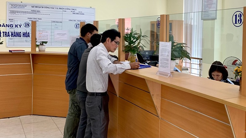 Administrative procedures at the Dinh Vu Port customs office in Hai Phong