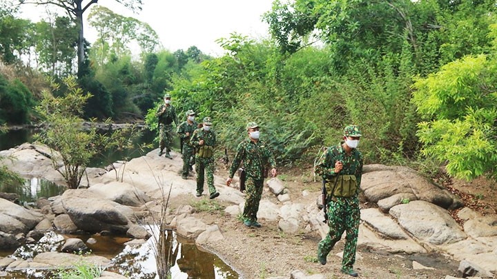 The mobile team of Bo Heng Border Guard Station, Dak Lak Provincial Border Guard.