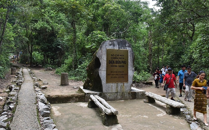 The headquarters of the Dien Bien Phu campaign were hidden in the old forest at the foot of Pu Don Mountain in Muong Phang Commune, nearly 40 km from Dien Bien Phu City. This is where General Vo Nguyen Giap and the members of the Command Committee of the Dien Bien Phu campaign were often stationed to work and rest.