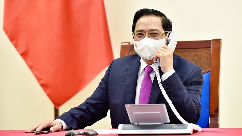 Prime Minister Pham Minh Chinh during phone talks with his Thai counterpart Prayut Chan-o-cha (Photo: VGP)