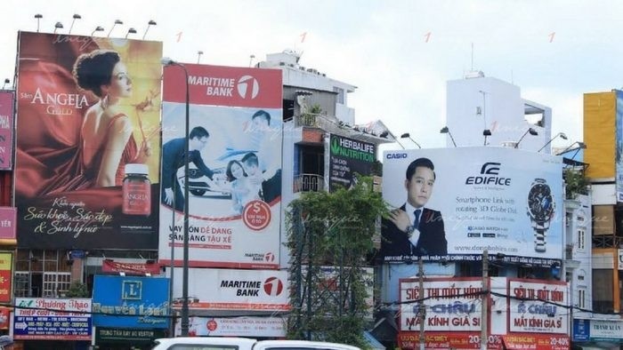 The outdoor advertisement panels. (Photo: quangcaovietnam.com.vn)