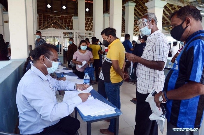 People wait to receive Chinese Sinopharm vaccine amid severe COVID-19 situation in Gampaha, on the outskirts of Colombo, Sri Lanka, May 10, 2021. COVID-19 cases in Sri Lanka topped 125,000 on Monday with 2,672 new cases reported a day earlier, the highest single-day record, the Health Ministry said. (Photo: Xinhua)