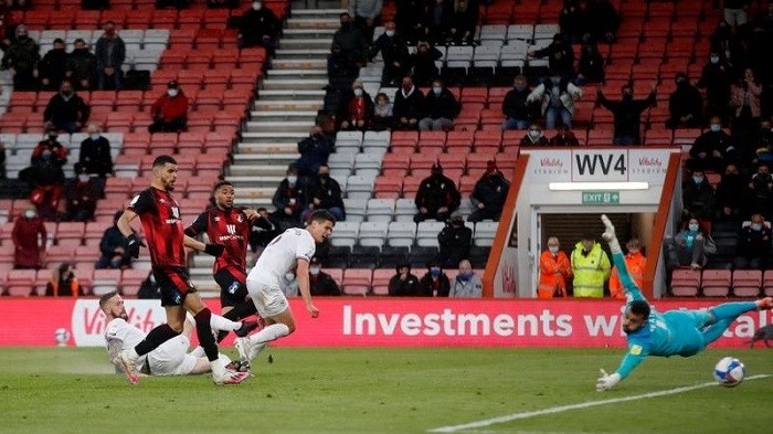 Soccer Football - Championship - Play-Off Semi Final First Leg - AFC Bournemouth v Brentford - Vitality Stadium, Bournemouth, Britain - May 17, 2021 AFC Bournemouth's Arnaut Danjuma scores their first goal. (Photo: Action Images via Reuters)