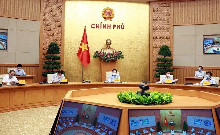 Deputy Prime Minister Pham Binh Minh (C) chairs the second meeting of the working group on promoting foreign investment cooperation on May 21. (Photo: VGP)