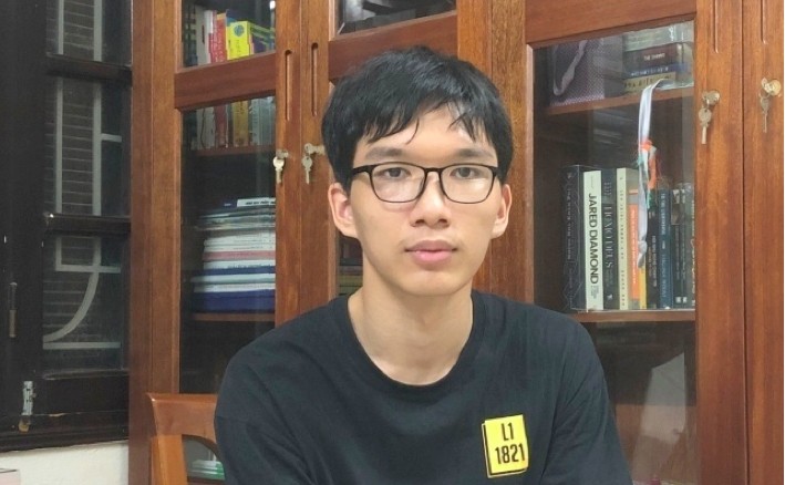Quan received the APhO President’s certificate of merit for recording the highest score at the event, making him the first Vietnamese students to earn the achievement.