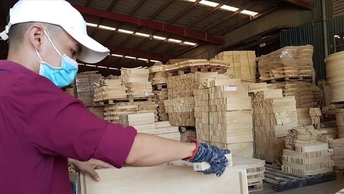 The exports of wood and wood products increase 50.5% in first four months. (Photo: laodong.vn)