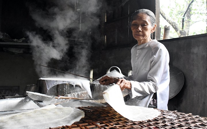 The family of 83-year-old Dinh Thi Tuy Phong is one of 10 households in the village that maintain the making of rice paper all year round.