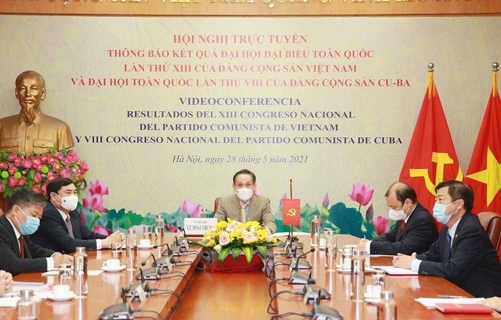 Head of the CPV Central Committee’s Commission for External Relations Le Hoai Trung chairs the online conference with the Communist Party of Cuba on May 28. (Photo: VNA)