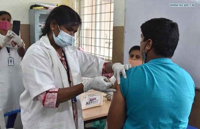 A health worker administers a dose of the COVID-19 vaccine to a man in Hyderabad, India, on June 3, 2021. (Str/Xinhua)