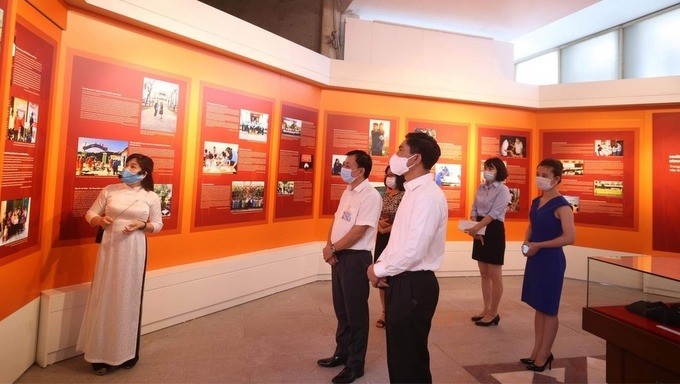 At the exhibition. (Photo: hanoimoi.com.vn)