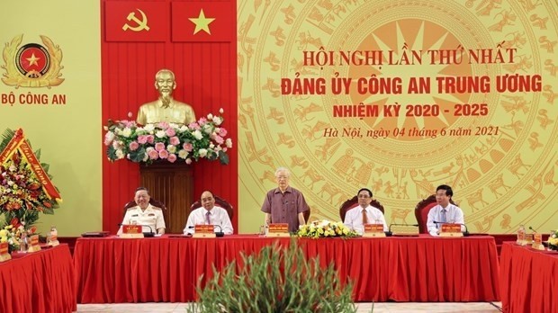 Party General Secretary Nguyen Phu Trong (standing, centre) addresses the first meeting of the Central Public Security Party Committee for 2020 - 2025 on June 4 (Photo: VNA)