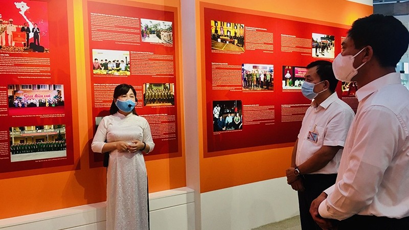 Visitors at the exhibition “Simple and noble examples”