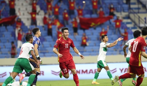 Vietnamese player Tien Linh celebrates scoring the opening goal in the 51st minute of the match. (Photo: VNA)