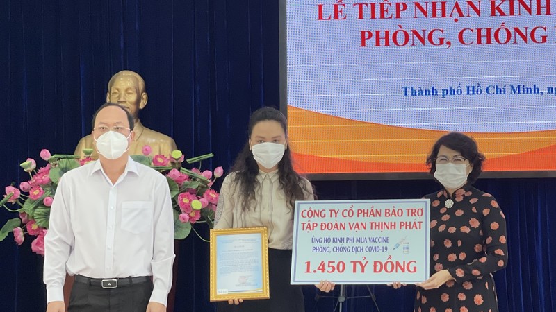 Ho Chi Minh City received donations from organisations, enterprises and individuals aiming to help in the fight against the COVID-19 pandemic.