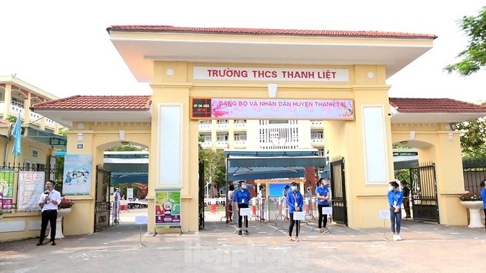 The rehearsal takes place at the Thanh Liet Secondary School in Thanh Tri district. (Photo: Tien Phong)