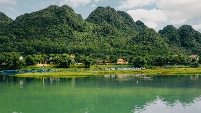 Natural destinations are always the choices of almost Vietnamese tourists. (Photo: Oxalis)