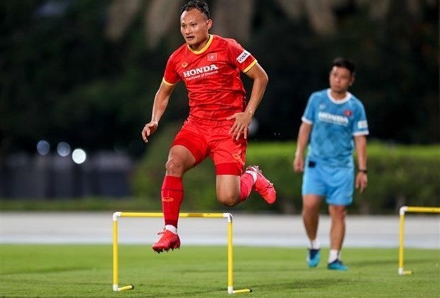 Midfielder Nguyen Trong Hoang (in red) at a training session (Photo: VNA)