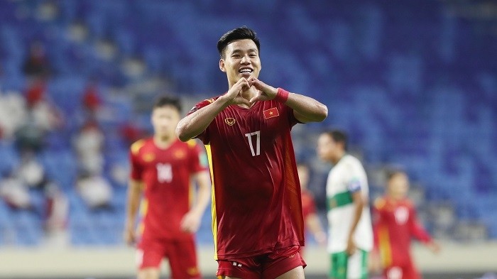 Van Thanh celebrates his goal after scoring for the Vietnamese team against Indonesia during their Group G clash in the second round of the 2022 World Cup Asian qualifiers at Al Maktoum Stadium in Dubai, UAE on June 7 night. (Photo: VNA)