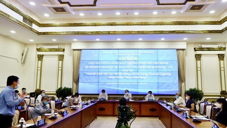 The meeting between Ho Chi Minh City leaders and the business community (Photo: SGGP)