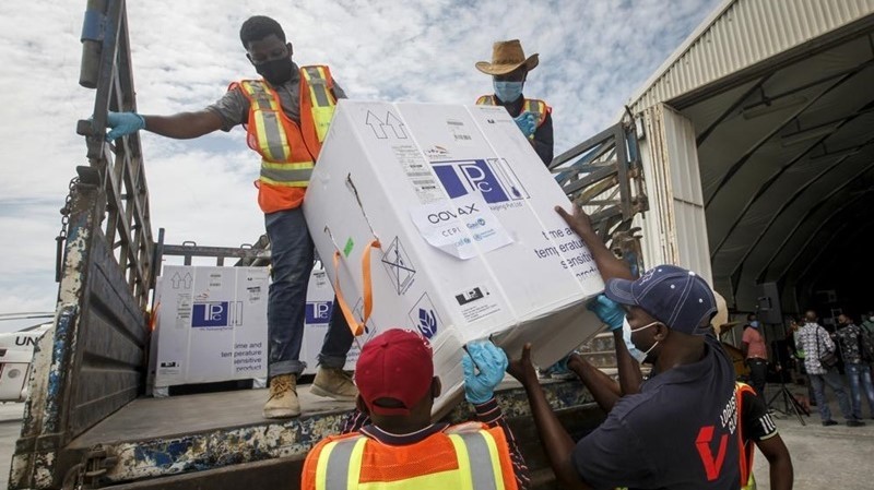 Vaccines distributed via the COVAX mechanism to the airport in Mogadishu, Somalia, in March 2021. (Photo: AP)