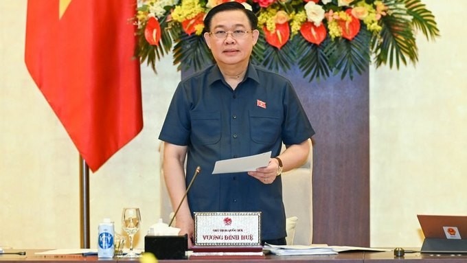 NA Chairman Vuong Dinh Hue speaking at the meeting. (Photo: NDO)