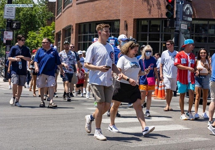 People arrive at a Chicago Cubs' game with no attendance limits in Chicago, the United States, on June 11, 2021. U.S. Midwest state of Illinois, including the country's third largest city of Chicago, fully reopened on Friday amid jitters. (Photo: Xinhua)