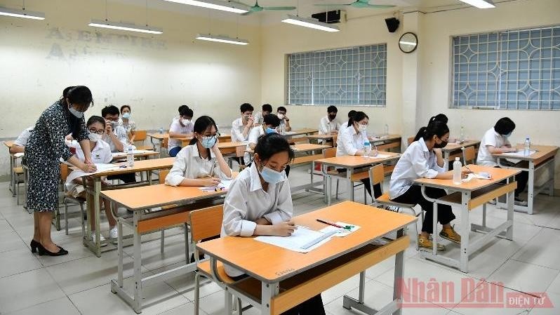 More than 93,000 students in Hanoi take their high school entrance exams on the morning of June 12.